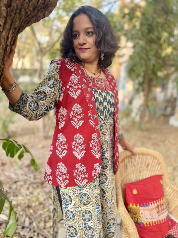 Crimson Elegance Kurti - Image 2